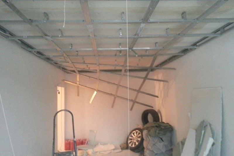 Демонтаж потолка из гипсокартона своими руками Демонтаж потолка из гипсокартона своими руками